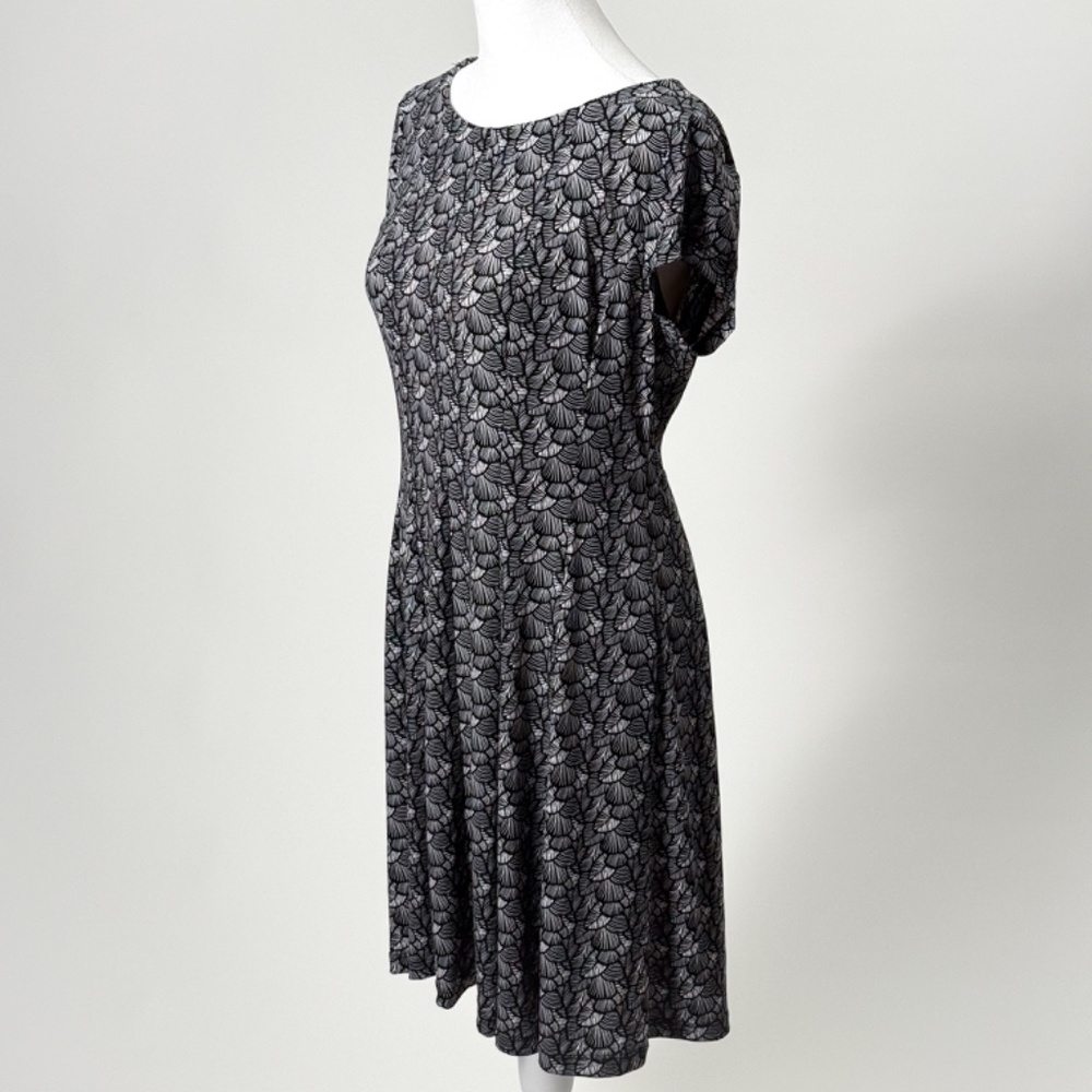 Connected Apparel Black & White Palm Leaf Midi Dress – Size 6 🌴🖤🤍